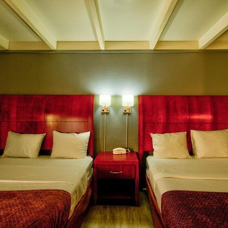 Clearwater Hotel Екстериор снимка