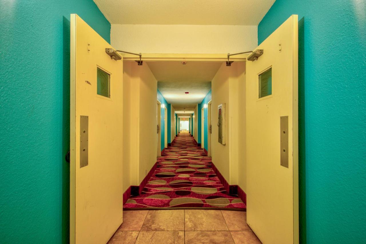 Clearwater Hotel Екстериор снимка