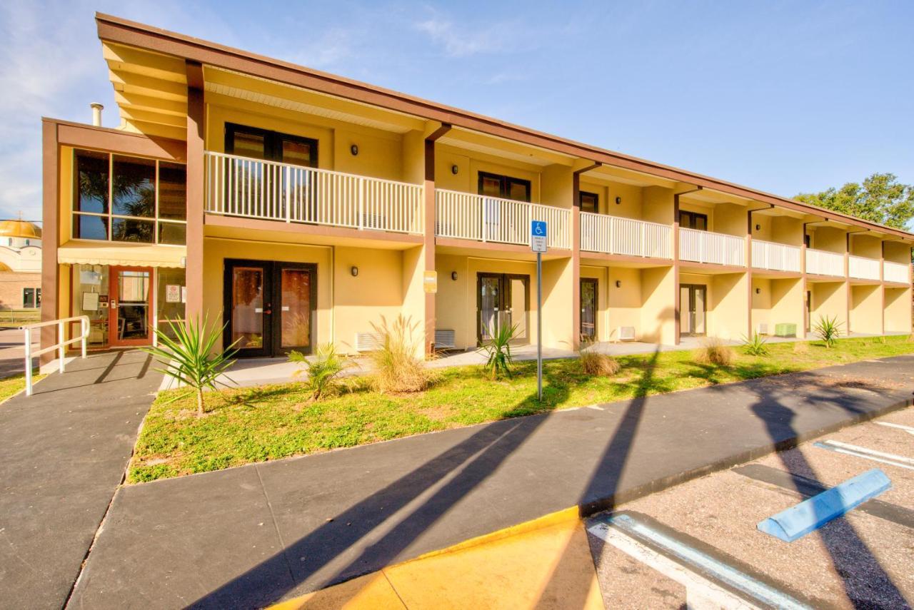 Clearwater Hotel Екстериор снимка