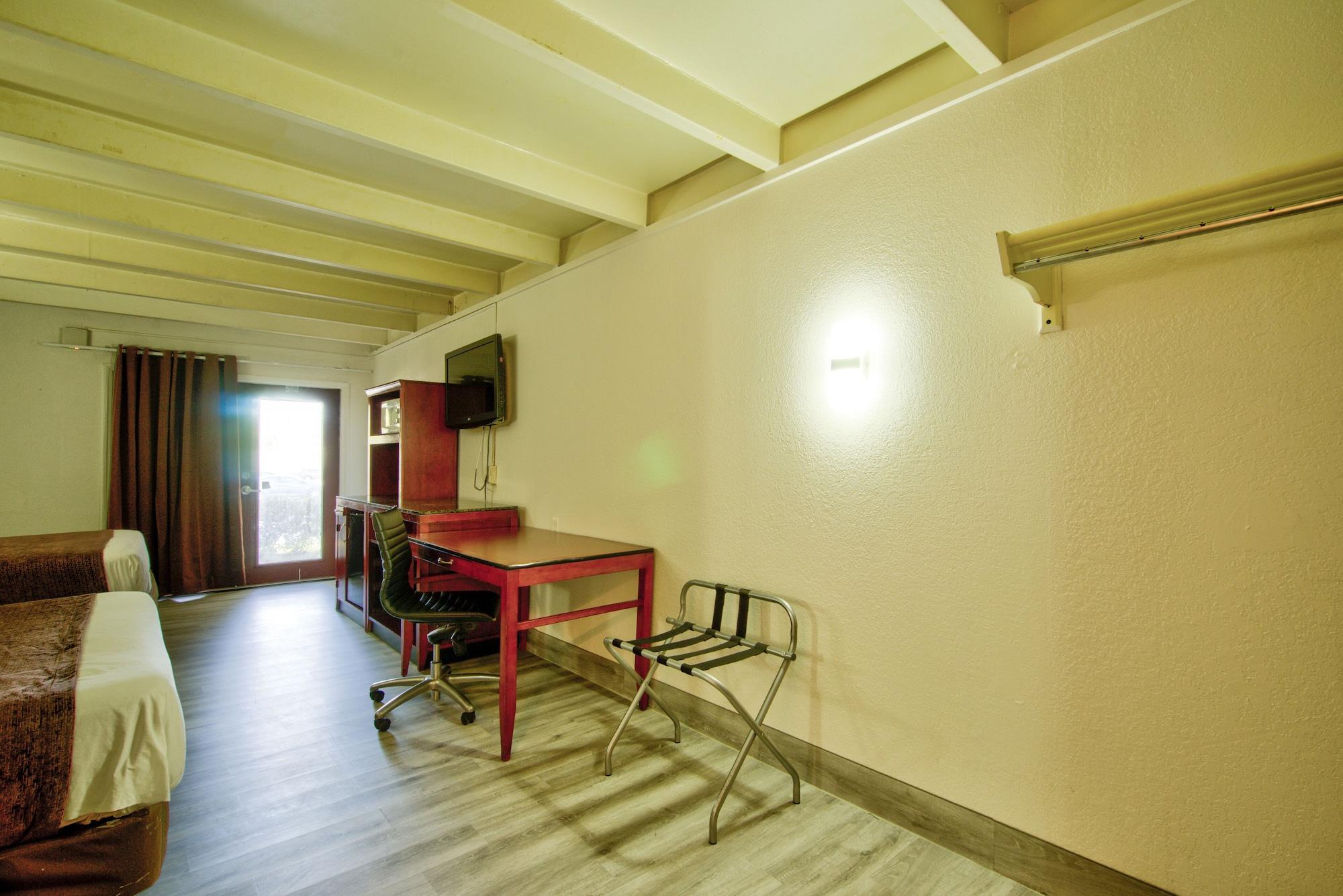 Clearwater Hotel Екстериор снимка